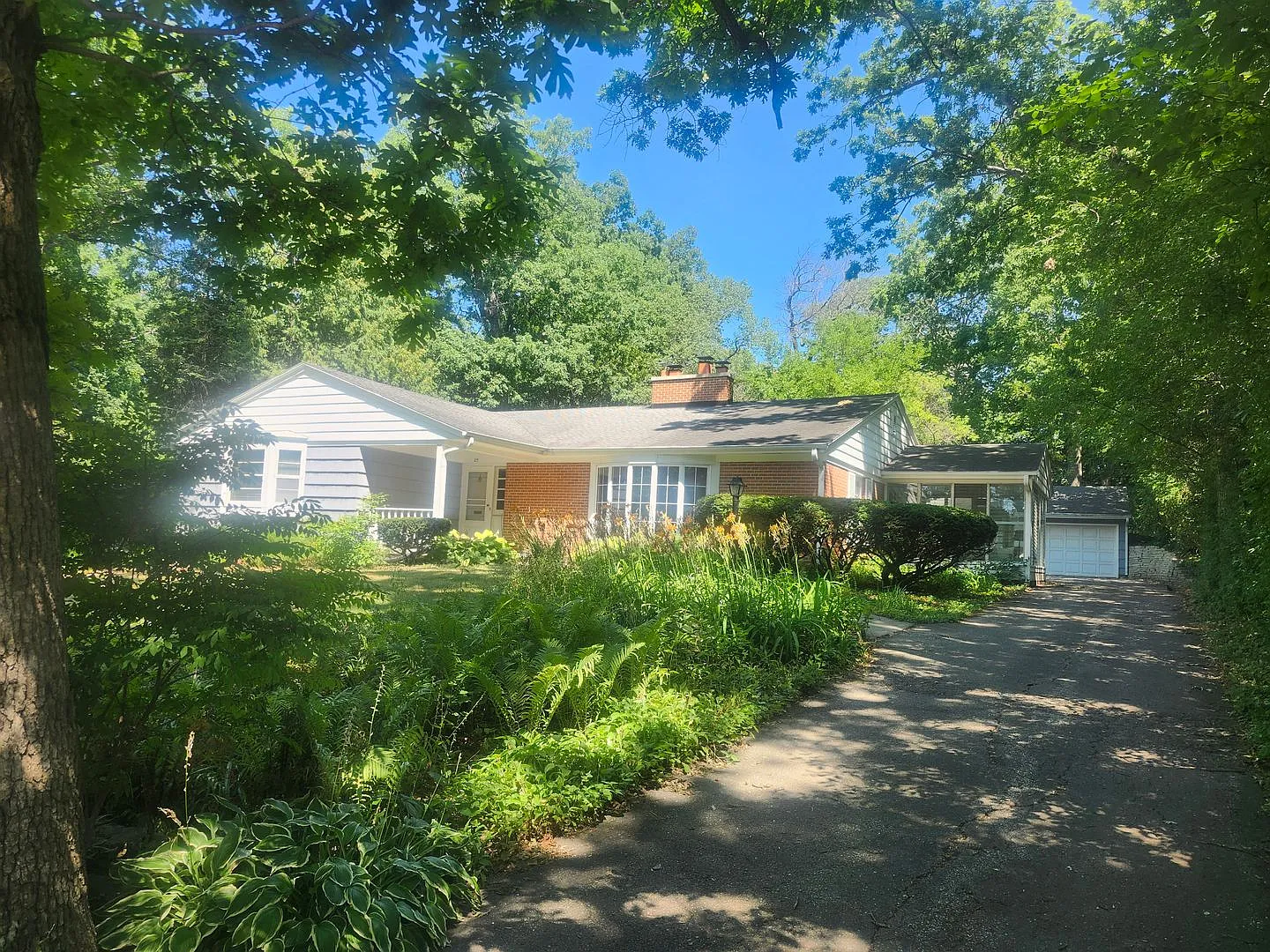 West Side Near Hoyt Park Single Family House — Photo 1