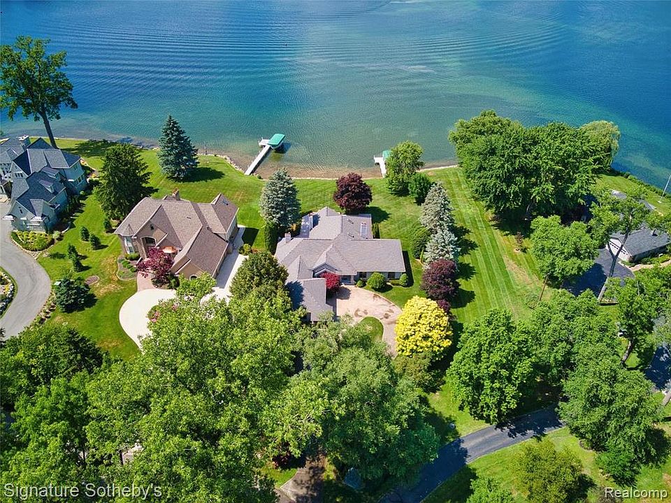 2020 Lake Angelus Shrs, Lake Angelus, MI 48326 | MLS #20230025949 | Zillow