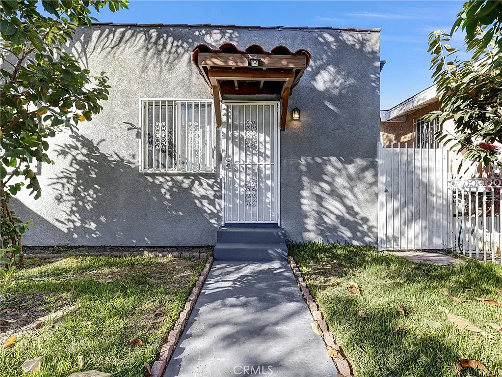 3 bed, 978 sqft, $2,400 — Photo 2
