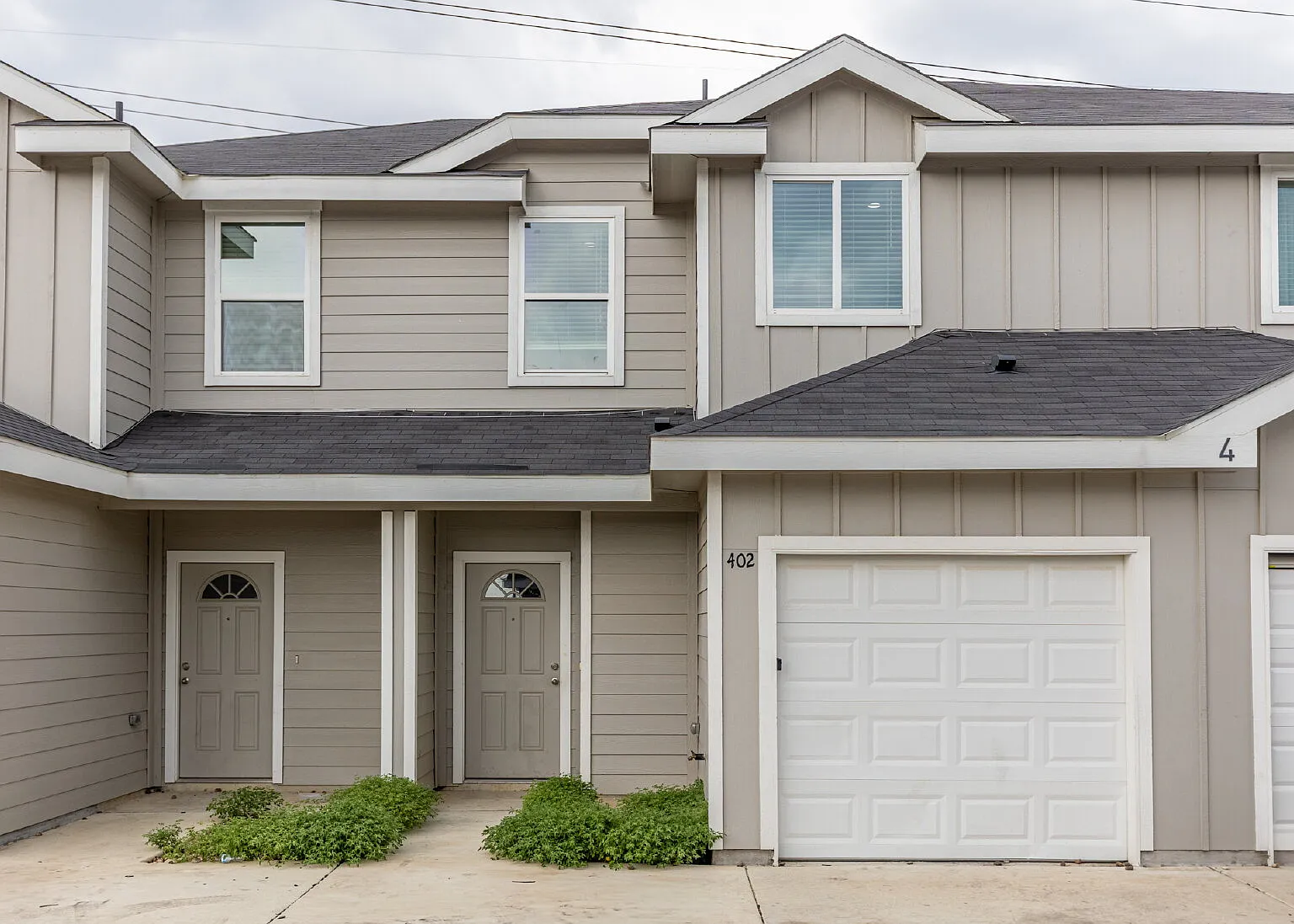 3 bed, 2.5 bath, 1225 sqft, $1,425 — Photo 1