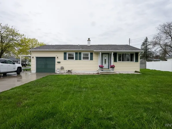 124 Roosevelt Dr, Lockport, NY 14094