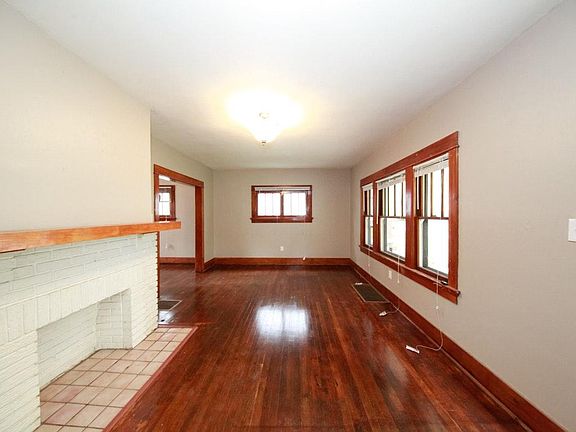 3rd image of 409 Willowwood Dr