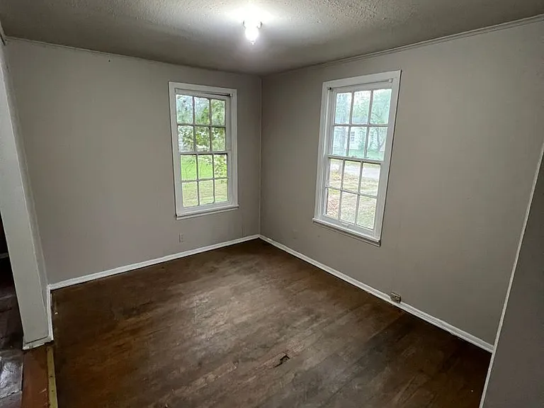 4431 Olga St — Photo 7