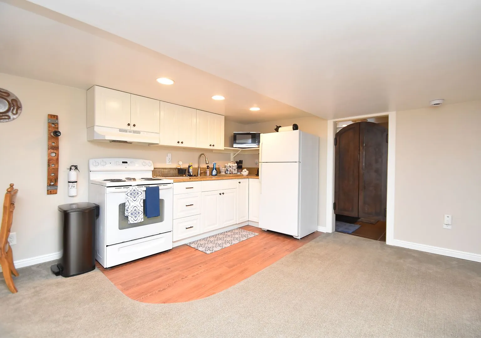 Great Basement Unit in Canyon Rim Neighborhood! All Utilities included! — Photo 4