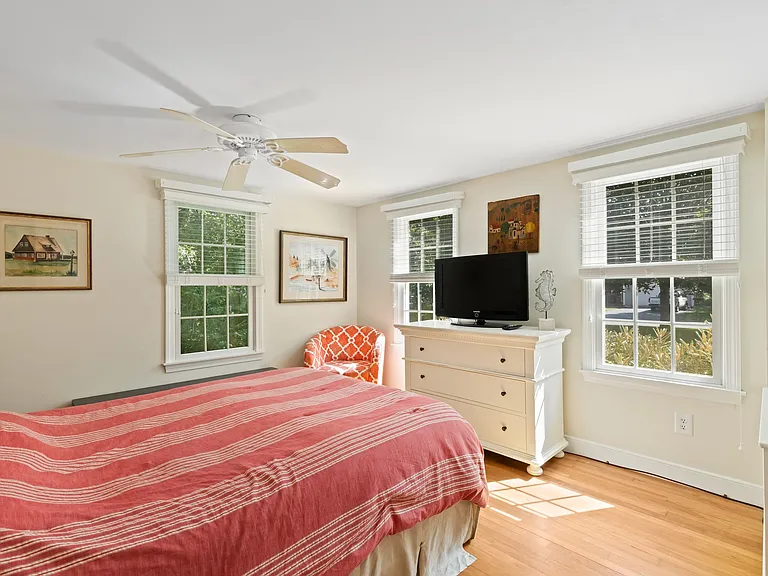 4 Wildwood Ave — Photo 18