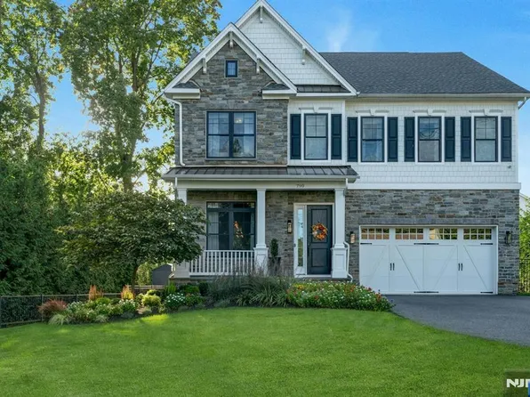 790 W Saddle River Road, Ho-Ho-Kus, NJ 07423