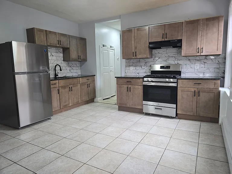 36 Spencer St #2 — Photo 11