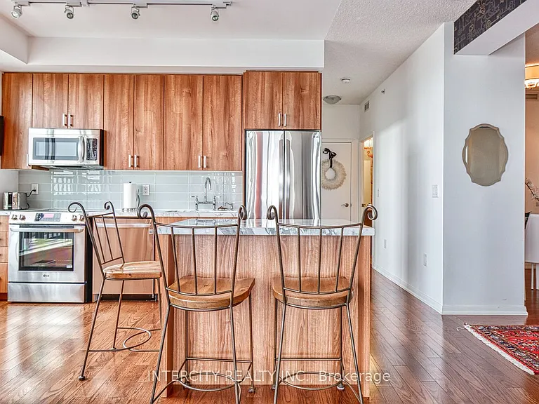 800 Lawrence Ave W #2014 — Photo 9