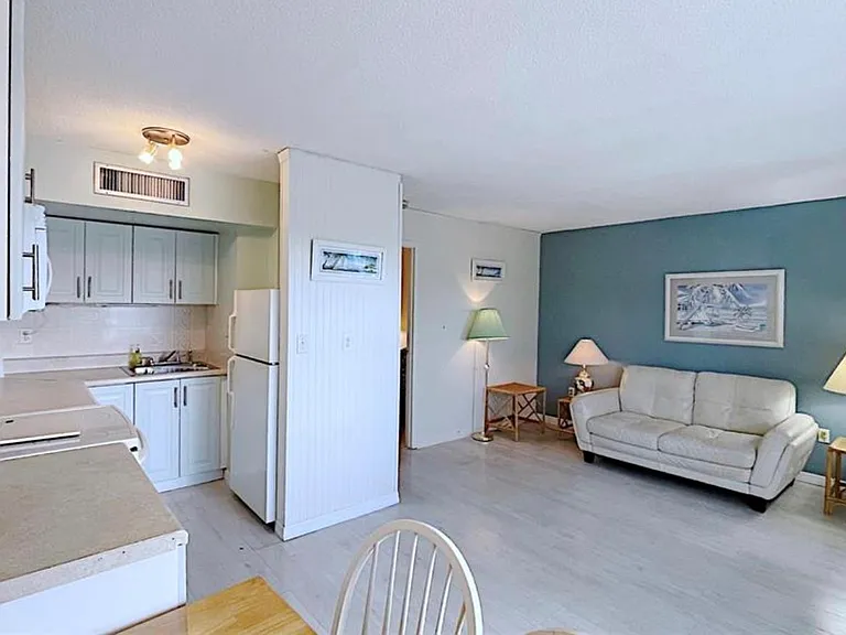 1200 Colonnades Dr #208 — Photo 7