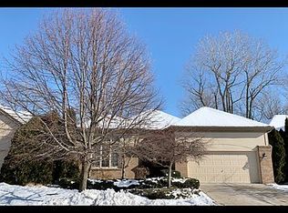 28 Turnberry Ln #37, Dearborn, MI 48120