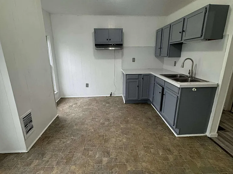 415 Washington Ave #2 — Photo 6