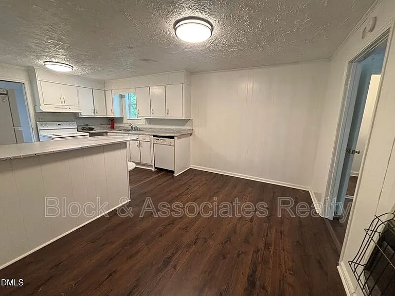 87 Robert Thompson Rd — Photo 6