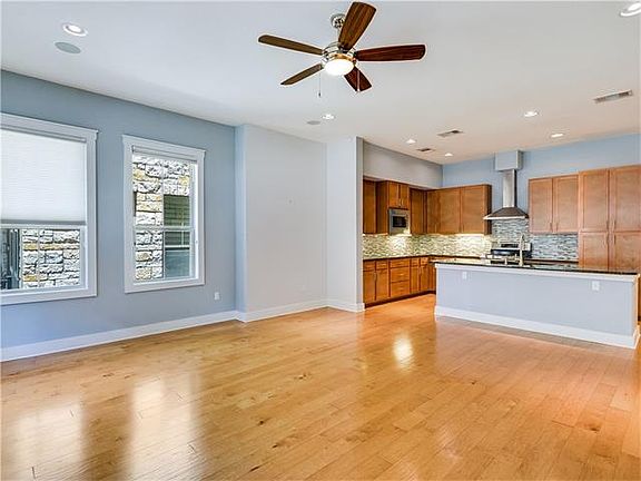 5th image of 2520 Bluebonnet Ln #27
