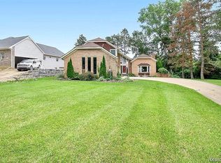 2720 Golf Club Rd, Howell, MI 48843