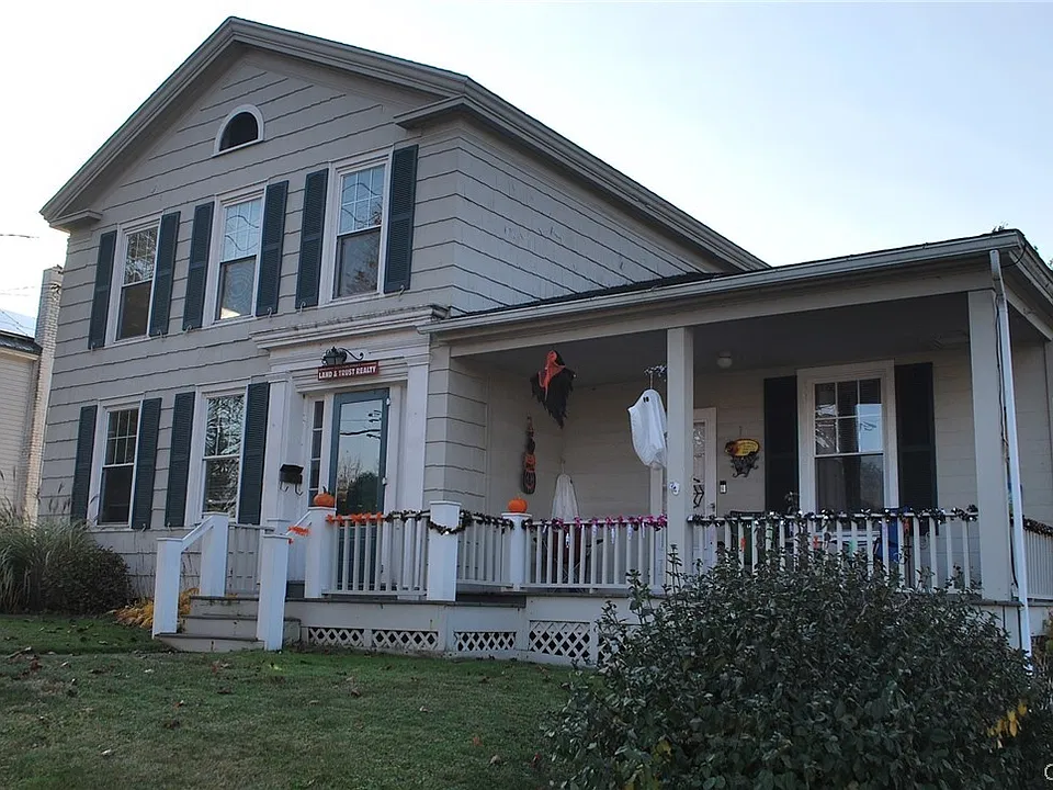 3313 Main St