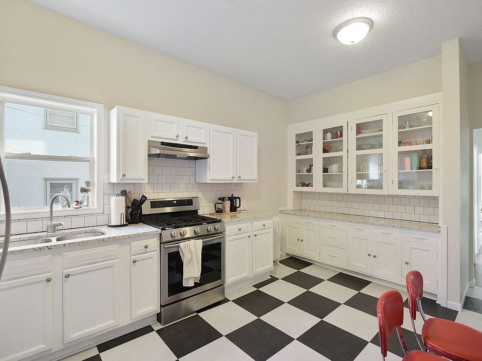 1st image of 2545 Harriet Ave