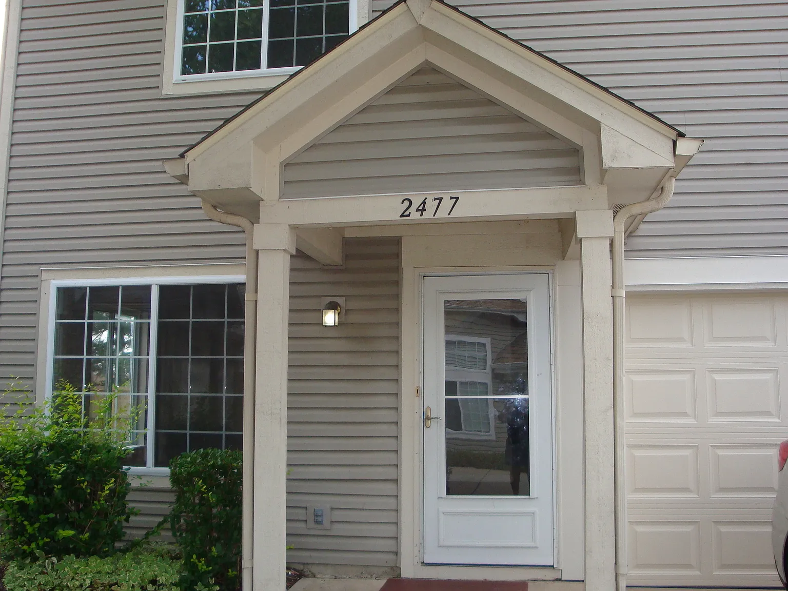 3 bed, 2.5 bath, 1685 sqft, $1,675 — Photo 1