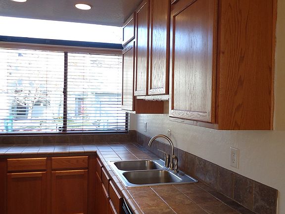 3rd image of 2565 Garfield Dr