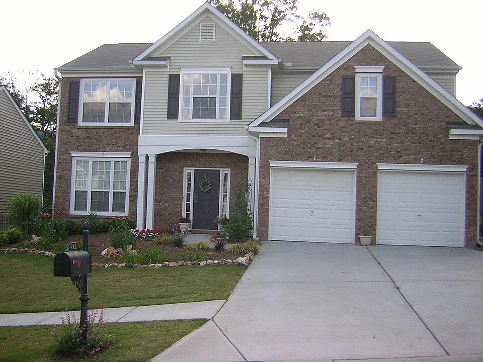3BR 2.5BA backs up to undisturbable buffer!!!