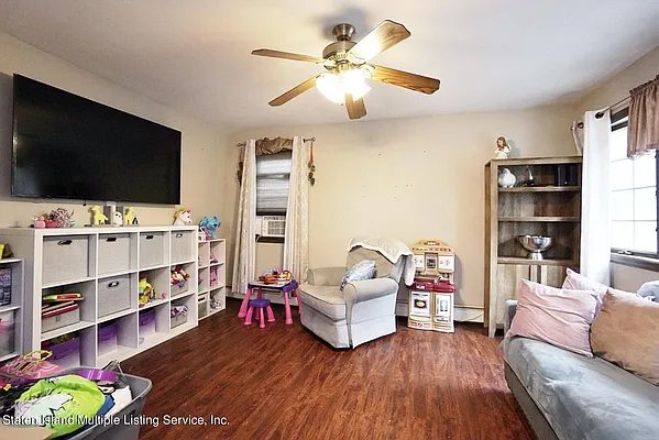 Sold by REMAX Elite | media 23