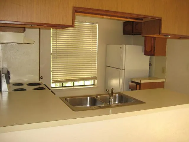 2 bed, 1.0 bath, 881 sqft, $1,295 — Photo 4