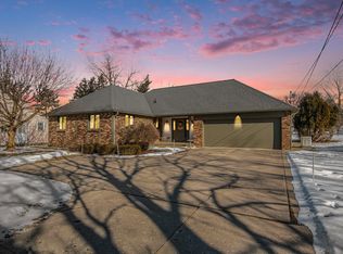 1100 Brownwood Ave NW, Grand Rapids, MI 49504