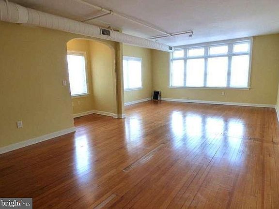 2nd image of 222 W 9th St #201