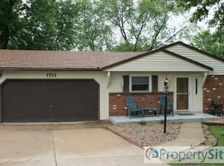 1711 Pebble Brook Dr, O'Fallon, MO 63366