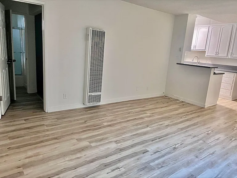 1711 Granville Ave. — Photo 3