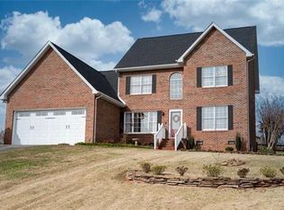 4042 Brickfield St, Hickory, NC 28602