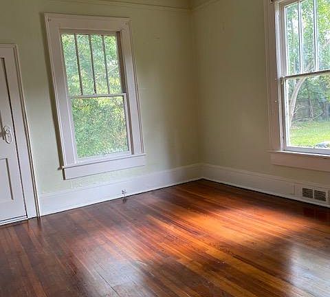 4th image of 307 Hydrick St