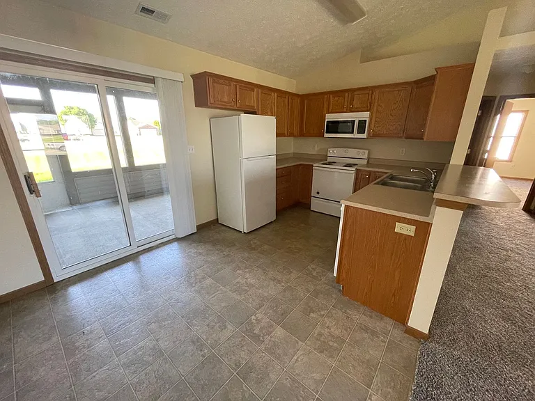 3223 Mendel Dr — Photo 4