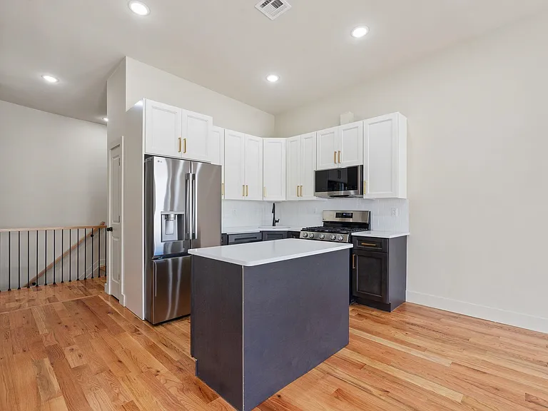 150 W Side Ave #2 — Photo 4