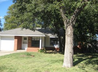 2107 Barclay Rd, Village, OK 73120