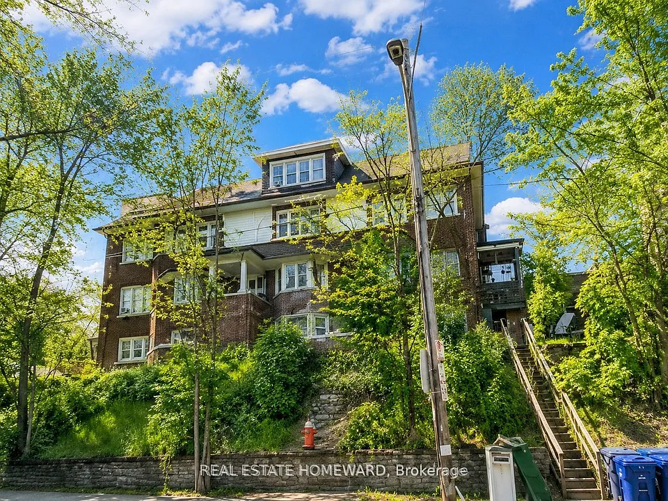 435 Parkside Dr #4