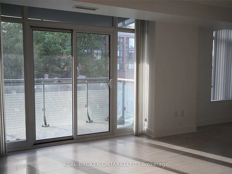 525 Adelaide St W #325 — Photo 7