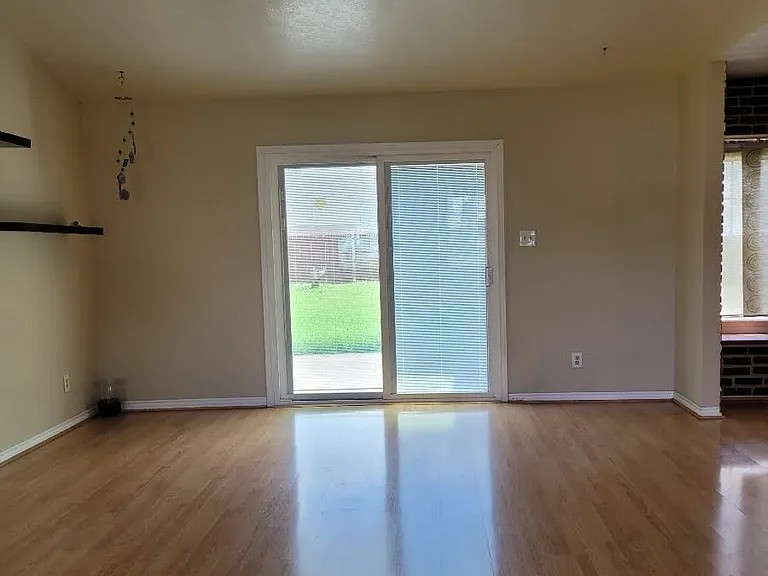 506 Willow Oak St — Photo 4