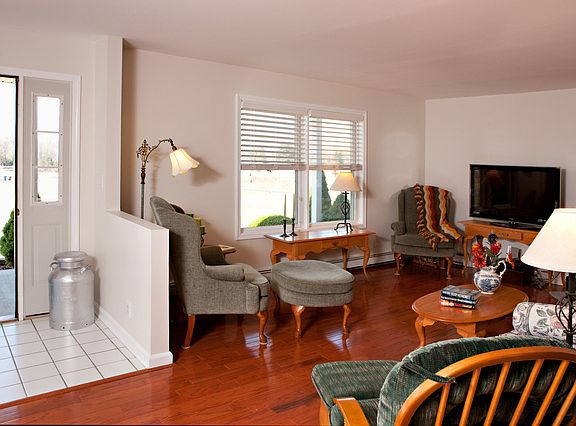 5th image of 15 Lauren Ln
