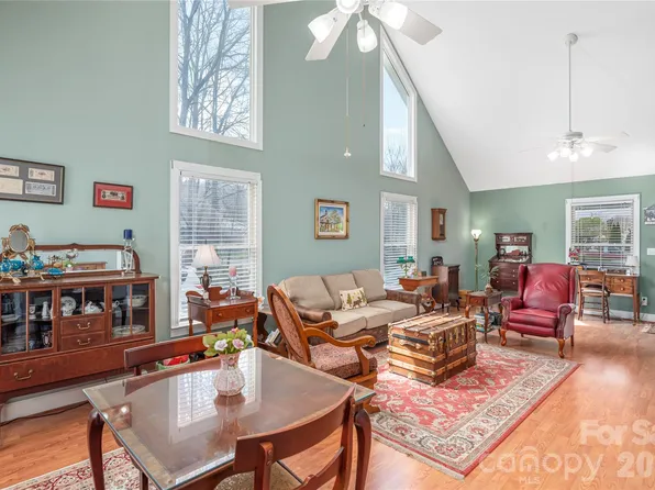 209 Browning Rd, Waynesville, NC 28786