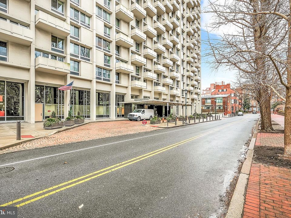 1st image of 604 S Washington Sq APT 1209