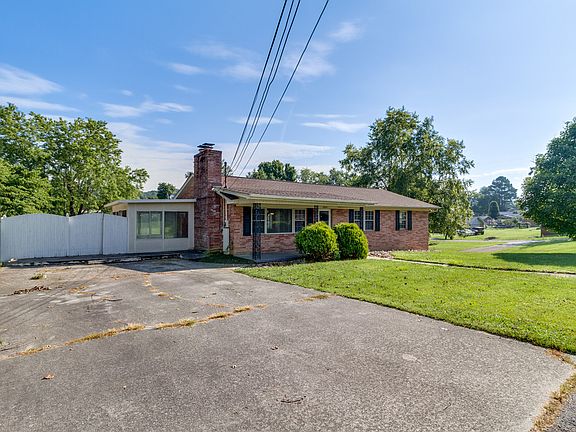 3rd image of 6925 Sunstrand Dr