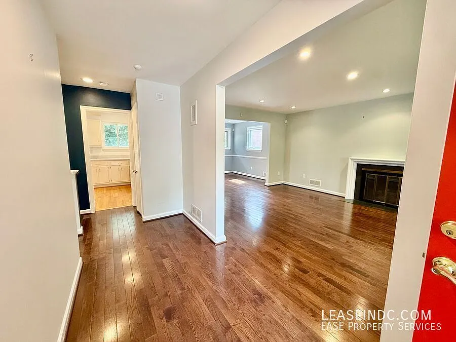 4 bed, 2455 sqft, $5,900 — Photo 3