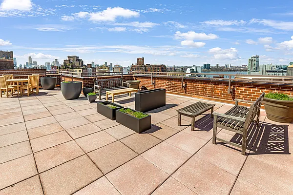 Rented by R New York | media 22