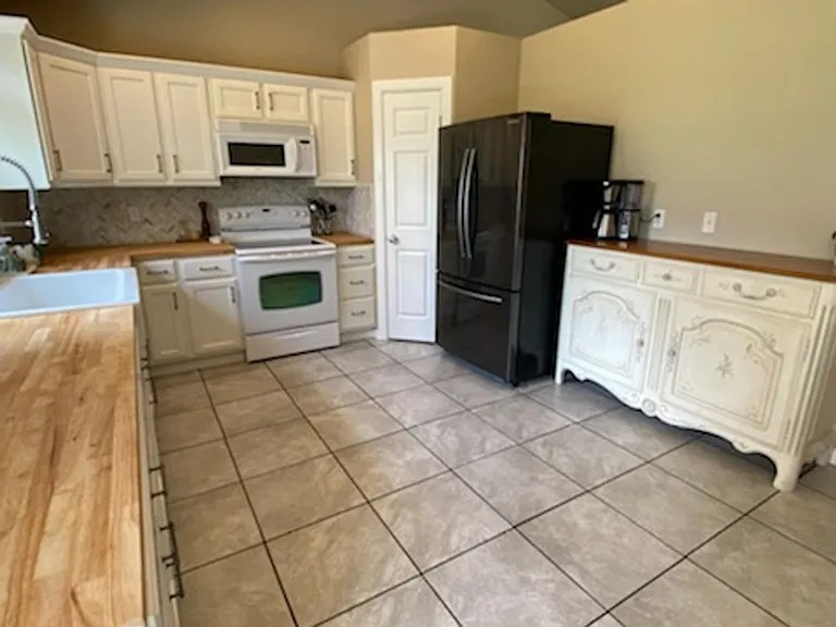 2104 W Honeysett Rd — Photo 5