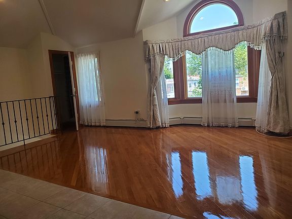 5th image of 4812 196th Pl Floor 2