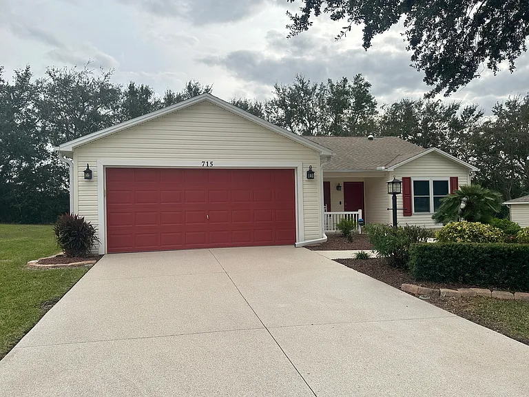 715 Hudson Ln — Photo 1