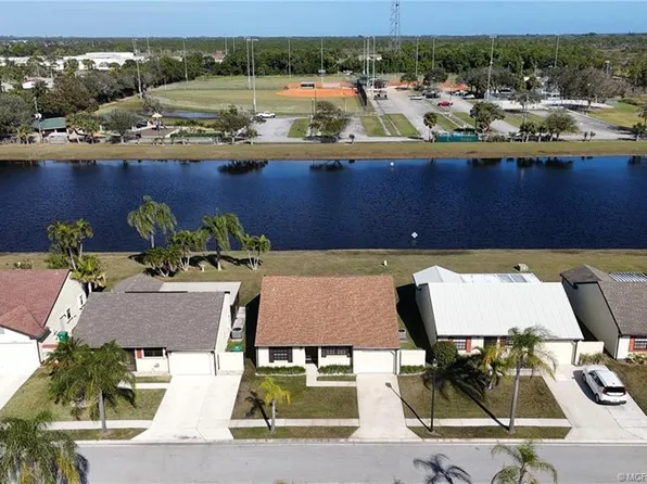 2376 SE Brekenridge Cir, Port Saint Lucie, FL 34952
