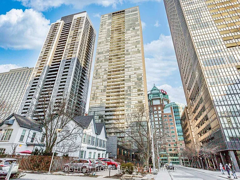 110 Charles St E #1702 — Photo 2