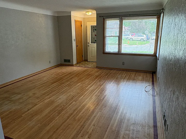 1590 Case Ave — Photo 3