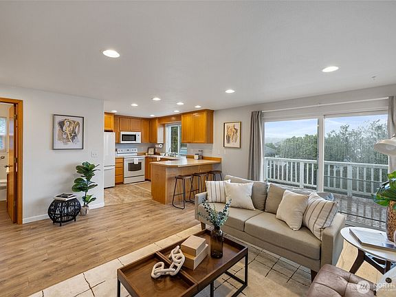 5th image of 2411 E 13th Street